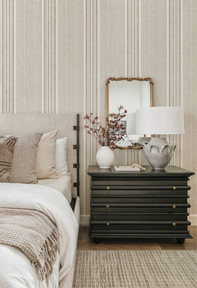 Minimalist Striped Wallpaper